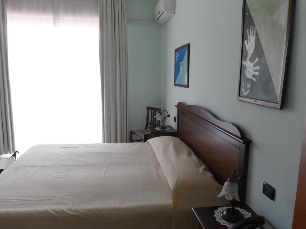 פיומפרדו די סיציליה Fiumefreddo Hotel חדר תמונה